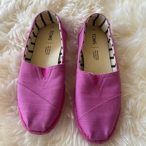 Toms Women's Vibrant Pink Loafers